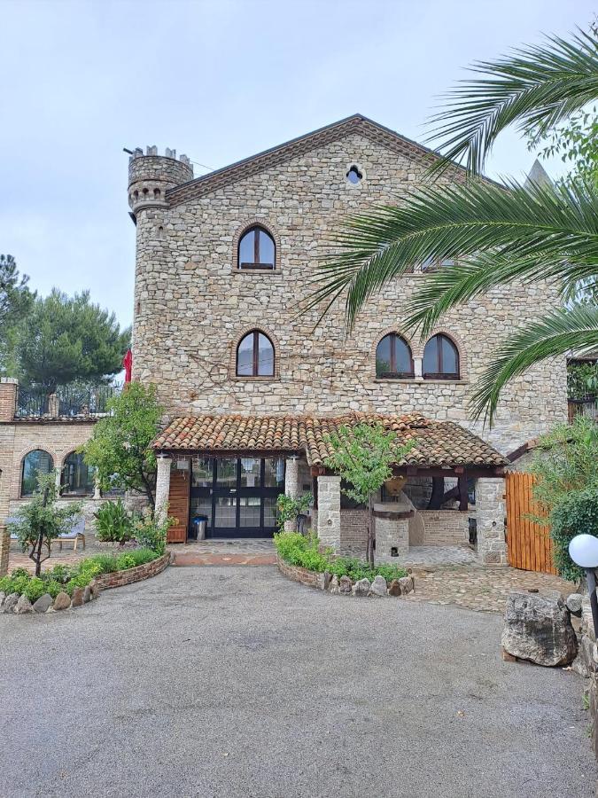 Hotel Lo Smeraldo Roccavivara Exterior foto