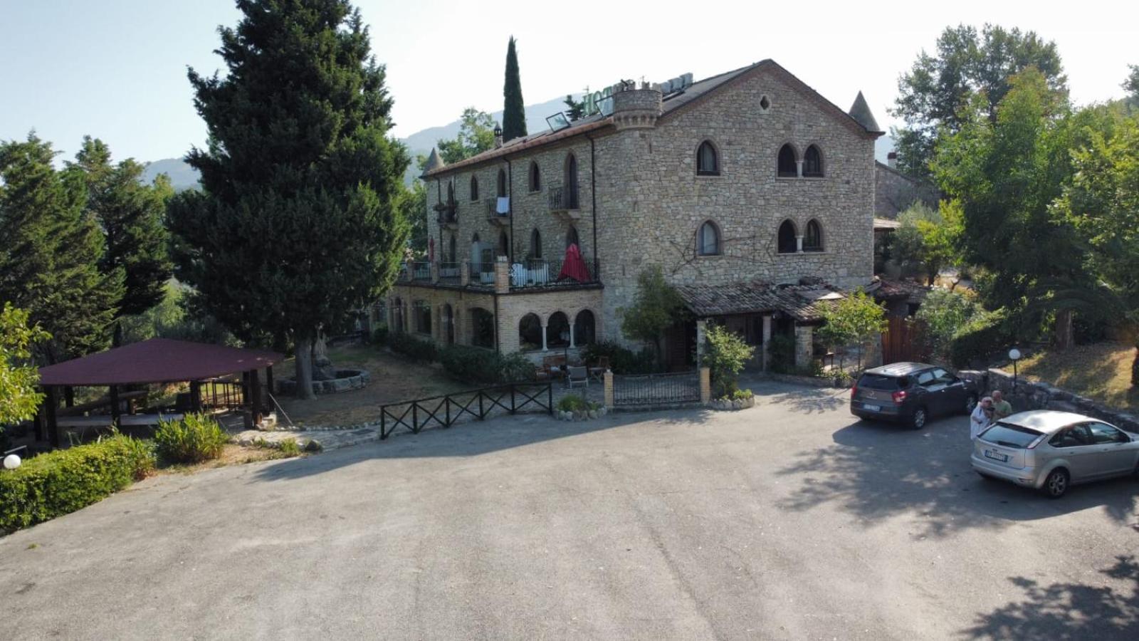 Hotel Lo Smeraldo Roccavivara Exterior foto